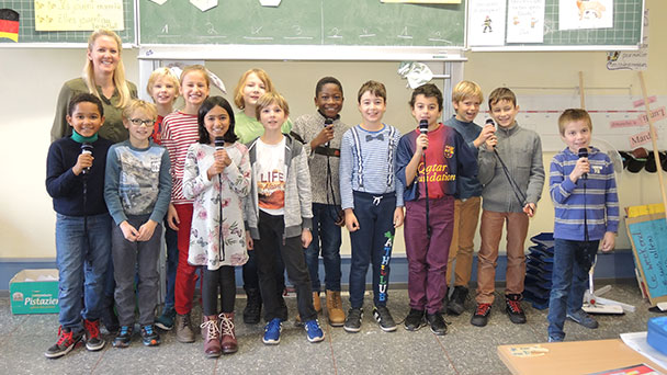 J'aime le français – Französisch, welch eine schöne Sprache – Deutsch-Französische Gesellschaft spendet Mikrofone an Grundschule Baden-Oos