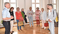 Bürgermeister Alexander Uhlig und viele Damen – Frauen Union im Baden-Badener Rathaus