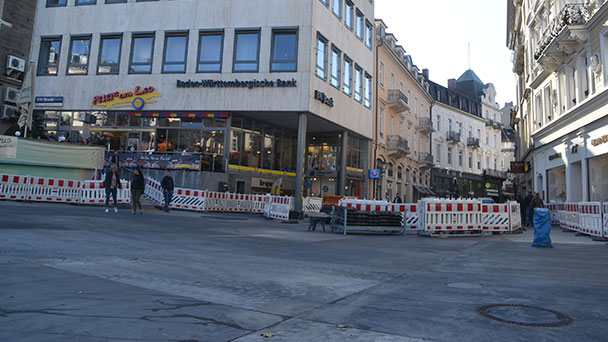 Leopoldsplatz-Sanierung im Zeitplan - Betonplatten termingerecht fertig - Mitte November Aufbau der Mittelinsel