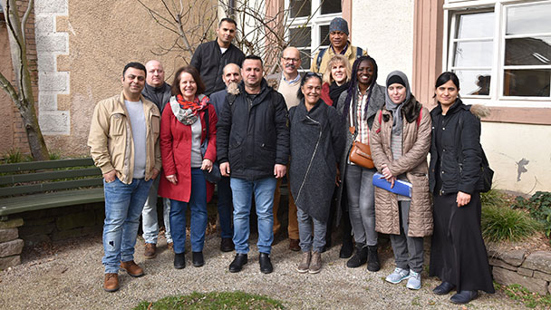 Wie funktioniert die Stadtverwaltung? Welche Aufgaben hat der Gemeinderat? – Kurs der Volkshochschule zu Besuch im Baden-Badener Rathaus Wie funktioniert die Stadtverwaltung? Welche Aufgaben hat der Gemeinderat? – Kurs der Volkshochschule zu Besuch im Baden-Badener Rathaus