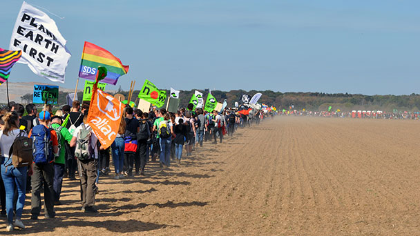 Gastkommentar von Gerd Weismann zum Hambacher Forst – „Schon aus der Ferne ist die riesige Staubwolke zu sehen“