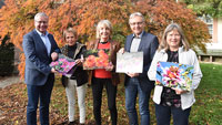 Flower Power in Lichtentaler Allee – Neuer Dahlienkalender übergeben