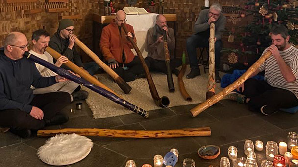 Ein besonders schönes Spektakel in Sand – Weltweite Initiative der Aborigines – Eintritt ist frei Ein besonders schönes Spektakel in Sand – Weltweite Initiative der Aborigines – Eintritt ist frei