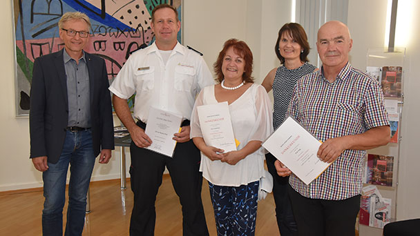 Alexander Uhlig gratuliert Baden-Badener Dienstjubilaren – „Langjährige Tätigkeit im öffentlichen Dienst wird zuweilen immer noch belächelt“