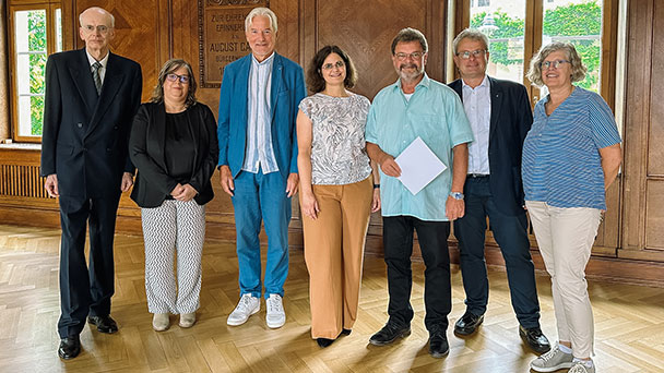 OB Späth ehrt Dienstjubilare entspannt in weißen Sportschuhen – Frithjof Dilli und Bertram Udri seit 40 Jahren im Dienst der Stadt Baden-Baden