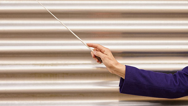 Auswahlkonzerte der Kandidaten für Posten des Philharmonie-Chefdirigenten – Vier von 16 in finale Auswahl berufen