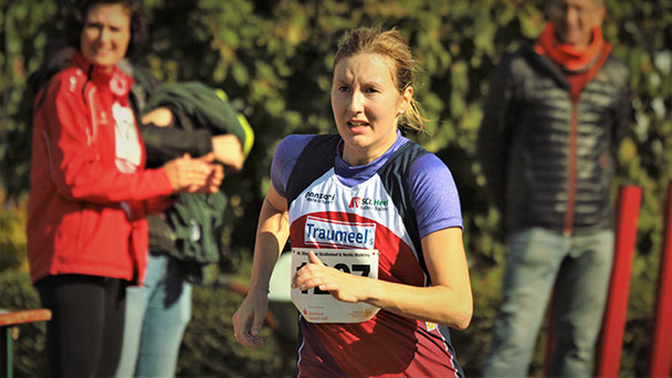 Strahlend und glücklich über die Ziellinie – Bianca Maria Dittrich vom SCL Heel Baden-Baden siegt bei Badischen Meisterschaften