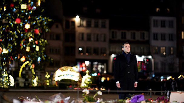Emmanuel Macron in Strasbourg – Weihnachtsmarkt nur noch bis 20 Uhr geöffnet – Geschmackloser News-Kanal spielte „I Shot the Sheriff“