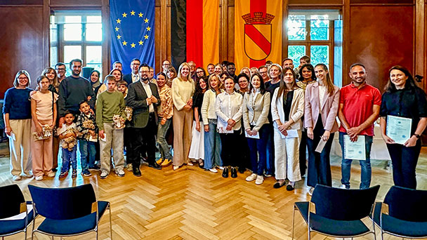 Baden-Badener Rathaus feiert Neubürger – Gemeinsam die Nationalhymne gesungen