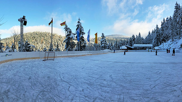 Auch in Bühl Schlittschuhlaufen zur Weihnachtszeit – Kunsteisbahn am Wiedenfelsen 