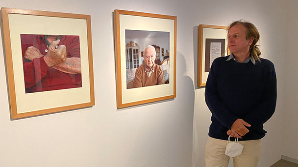 Ausstellung im Rastatter Stadtmuseum: „Trotzdem am Leben! Shoah-Überlebende in Porträts“ – Fotograf und Historiker Eric Schütt zeigt Geschichten in Bild und Ton 