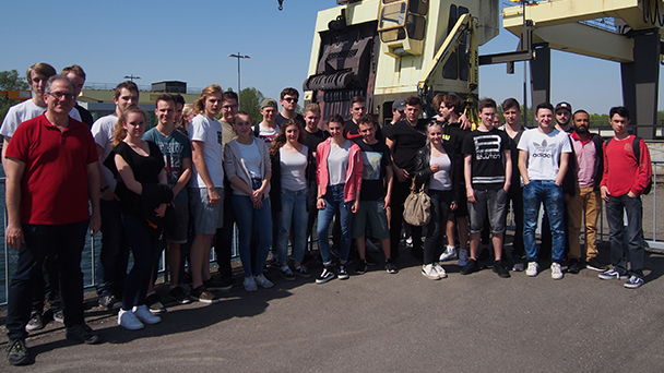 Besuch im Kernkraftwerk Philippsburg - Schüler des Berufskollegs an der Louis-Lepoix-Schule auf einer Reise in Vergangenheit und Zukunft