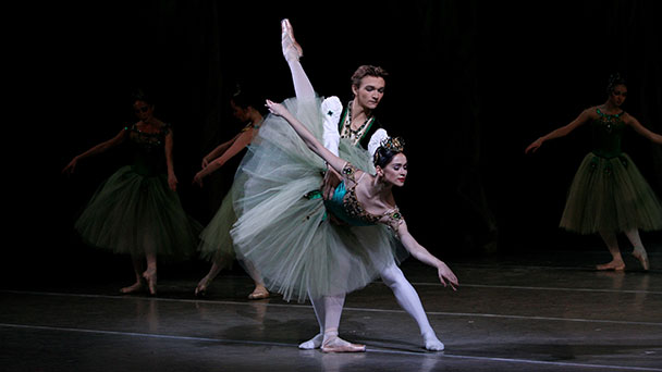 Festspielhaus Baden-Baden – Mariinsky Ballett tanzt „Jewels“ von George Balanchine – „Der Tanz ist eine Frau“