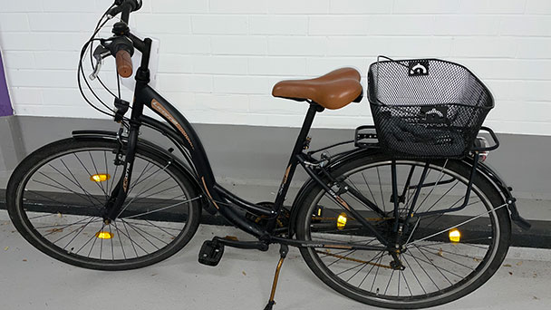 Aufgebrochenes Schloss der Polizei gleich mitgeliefert – Besitzerin eines Damen-Fahrrades gesucht