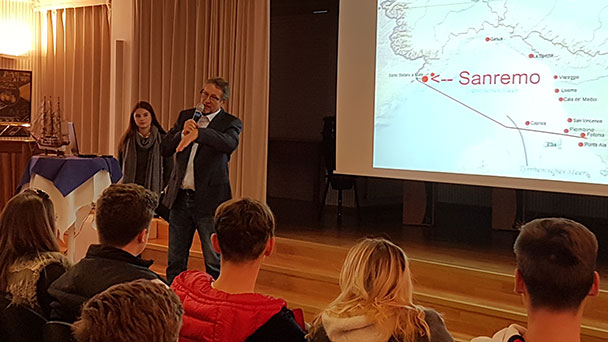 Päda-Schüler entdecken „Hochseesegeln“ – Ekkehard Herbst mit amüsanten Anekdoten