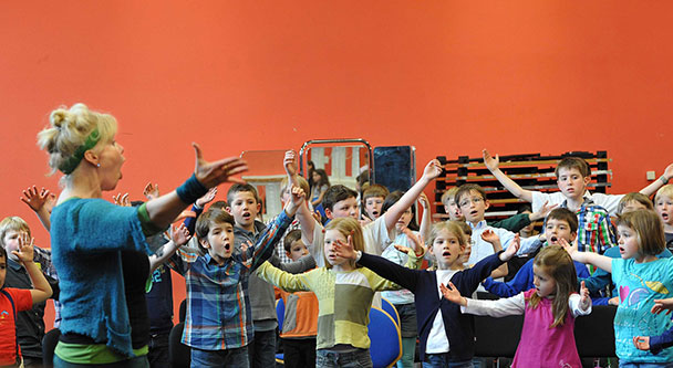 Für die Kinder eine musikalische Weltreise im Festspielhaus Baden-Baden – Was singen Kinder- und Jugendliche auf anderen Kontinenten? 