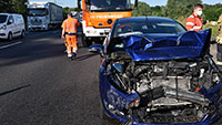 Baden-Badener Feuerwehr auf der Autobahn im Einsatz – Verkehrsopfer in Autos eingeklemmt