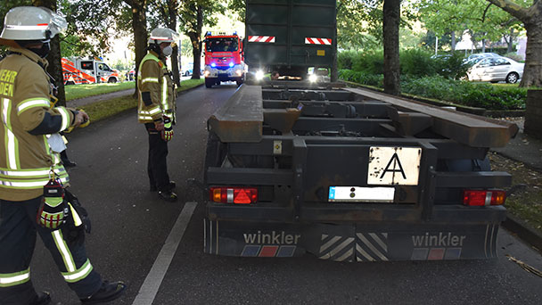 Explosionsartiger Knall in der Baden-Badener Innenstadt – Geplatzter Lkw-Reifen 