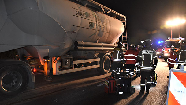 Fußgänger schwer verletzt – Kollision mit Lastwagen – Polizei: „Zusammenstoß war nicht mehr vermeidbar“