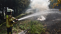 Feuer in der Schußbach – Baden-Badener Feuerwehr kann Übergreifen der Flammen verhindern