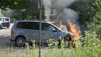 Feuerwehr löschte brennendes Auto – Schußbachstaße war komplett gesperrt