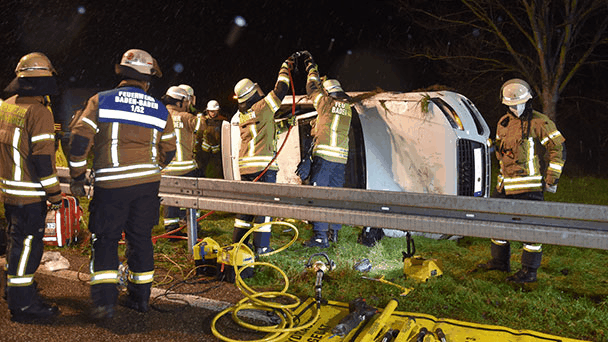 Rettungsaktion der Baden-Badener Feuerwehr – Autobahnausfahrt Rastatt-Süd vergangene Nacht komplett gesperrt