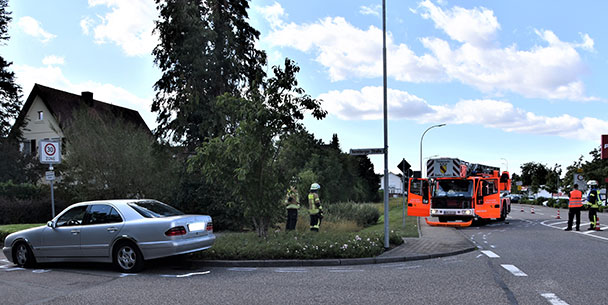 "Feuerwehreinsatz" bei Verkehrsunfall in Sinzheim – Zwei Verletzte in der Klinik