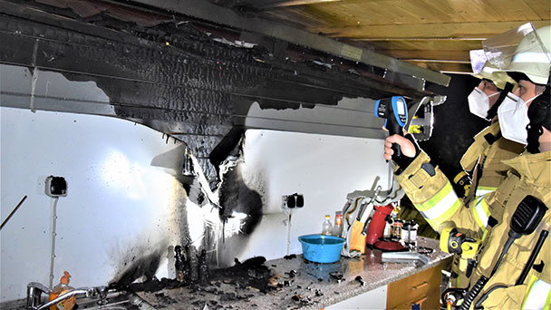 Feuer im Eichelgarten – Baden-Badener Feuerwehr schnell zur Stelle – Polizei vermutet Brandstiftung