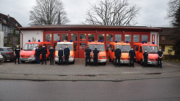 Baden-Badener Feuerwehr half aus der Patsche – Lieferung mit 49.000 FFP2-Masken abgeholt und verteilt
