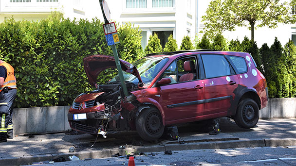 Feuerwehr in Beuerner Straße und Schwarzwaldstraße – Verletzungen und Sachschaden