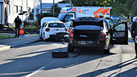 Heftiger Unfall gestern in Sandweier – Feuerwehr und Rettungsdienst im Einsatz – Vorübergehende Sperrung der Durchgangsstraße