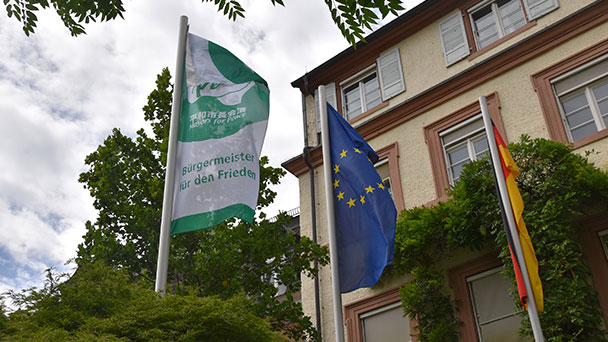 Baden-Baden hisste Flagge für den Frieden – „Atomwaffen abschaffen!“