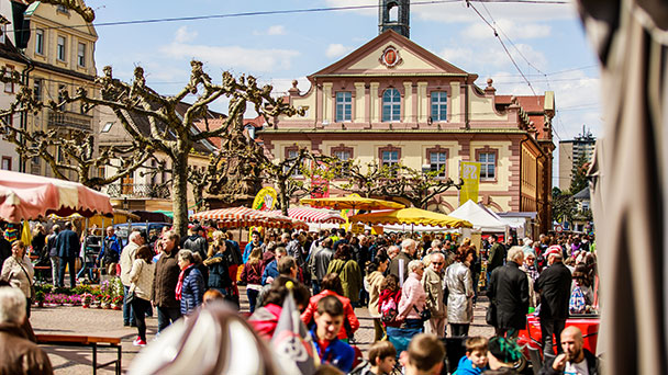 Verkaufsoffener Sonntag in Rastatt – Frühlingsmarkt auf dem Marktplatz Verkaufsoffener Sonntag in Rastatt – Frühlingsmarkt auf dem Marktplatz