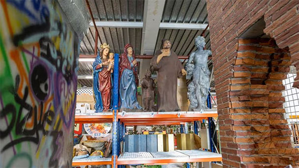 Ausverkauf beim SWR Baden-Baden – Restbestände des Fundus werden versteigert – „Übergroßes Ohr aus der ‚Großen Show der Naturwunder‘ mit Frank Elstner“ – Fall Klinikum Mittelbaden lässt grüßen Ausverkauf beim SWR Baden-Baden – Restbestände des Fundus werden versteigert – „Übergroßes Ohr aus der ‚Großen Show der Naturwunder‘ mit Frank Elstner“ – Fall Klinikum Mittelbaden lässt grüßen