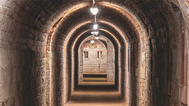 Wie lebten die gefangenen Revolutionäre in Rastatt? – Mit einer Funzel durch die Kasematten am Südring Wie lebten die gefangenen Revolutionäre in Rastatt? – Mit einer Funzel durch die Kasematten am Südring