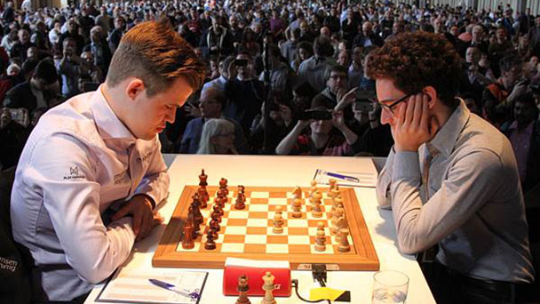 Besucheransturm bei Grenke Chess Classic im Kongresszentrum Karlsruhe - Schachweltmeister Carlson startete mit Unentschieden 