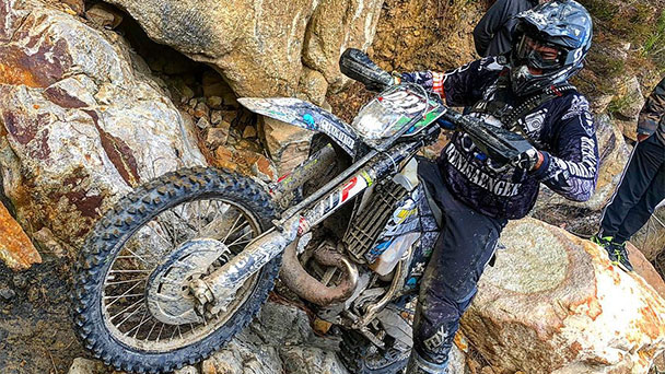 Baden-Badener Motorrad-Talent Kevin Gallas bei hartem Test in Südfrankreich – „Sieben Meter kopfüber in die Tiefe gestürzt“