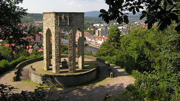 Geschichtsbewusstsein in Gernsbach – 1936 in der Zeit des Nationalsozialismus errichtetes Denkmal wird Mahnmal und Lernort