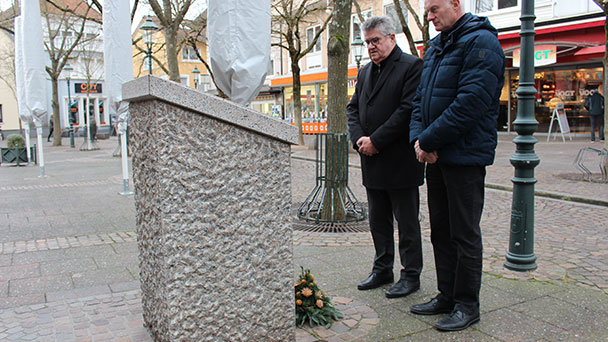 Gedenken in Bühl an Holocaust-Opfer – Baden-Badener Synagogengrundstück weiterhin entwürdigt