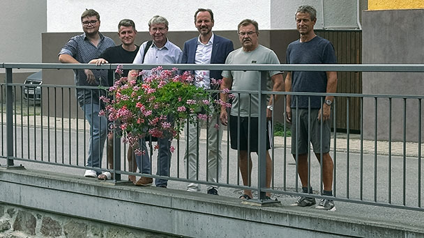 Nicht nur die stolzen Rosen – Dank für Geranienpflege in Steinbach Nicht nur die stolzen Rosen – Dank für Geranienpflege in Steinbach