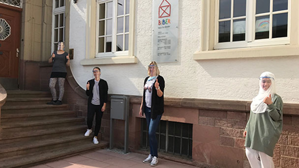 Gesichtsschutz-Visiere für städtische Kitas - Auch die Kinder müssen regelmäßig und gründliche Hände waschen