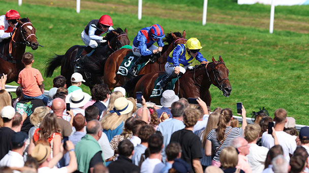 17.000 Zuschauer in Iffezheim – Rückkehr eines Weltstars