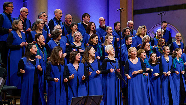 Frühjahrskonzert in der Josephskirche – Spiritual- und Folklorechor mit neuem Chorleiter Tobias Obermann