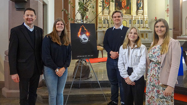 Baden-Badener Schüler stellen sich elementare Fragen – Ausstellung im Päda: „Wer ist Gott?“