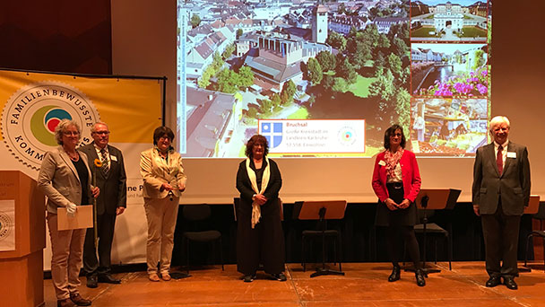  Stadt Baden-Baden als „Familienbewusste Kommune Plus“ ausgezeichnet – Verleihungsfeier in Bruchsal