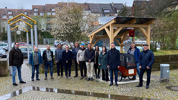 Schüler in Gernsbach entwickeln solaren Fahrradständer – Geld von Badenova