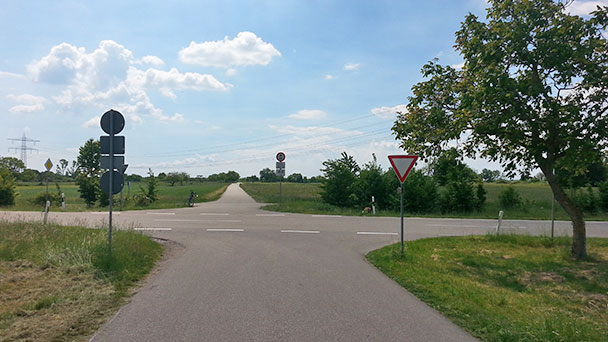 ADFC erinnert an verunglückte Fahrradfahrer – ADFC-Mitglied Oliver Haungs radelte zu den Unfallstellen ADFC erinnert an verunglückte Fahrradfahrer – ADFC-Mitglied Oliver Haungs radelte zu den Unfallstellen
