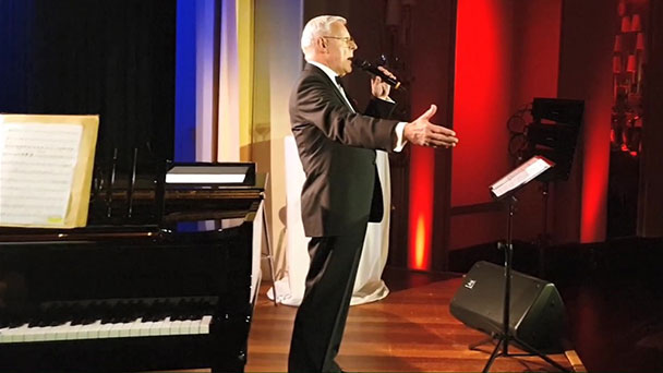 Elmar Hohmann singt im Kurhaus Baden-Baden – Großes Repertoire – Frank Sinatra, Dean Martin, Neil Diamond, Louis Armstrong Elvis Presley 
