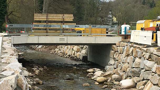 Alte Holzhofbrücke wird abgebrochen – Verkehrsbehinderungen in Geroldsau