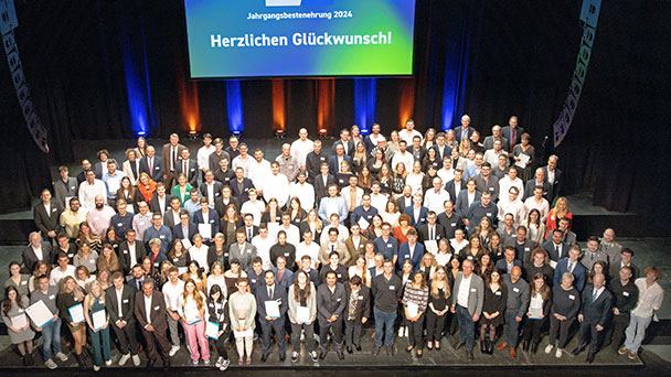 IHK Karlsruhe feiert Erfolgsmodell – Präsident Wolfgang Grenke: „Tollen Karrierechancen“ IHK Karlsruhe feiert Erfolgsmodell – Präsident Wolfgang Grenke: „Tollen Karrierechancen“